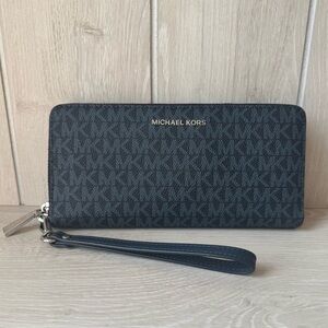 Michael Kors Continental Wallet